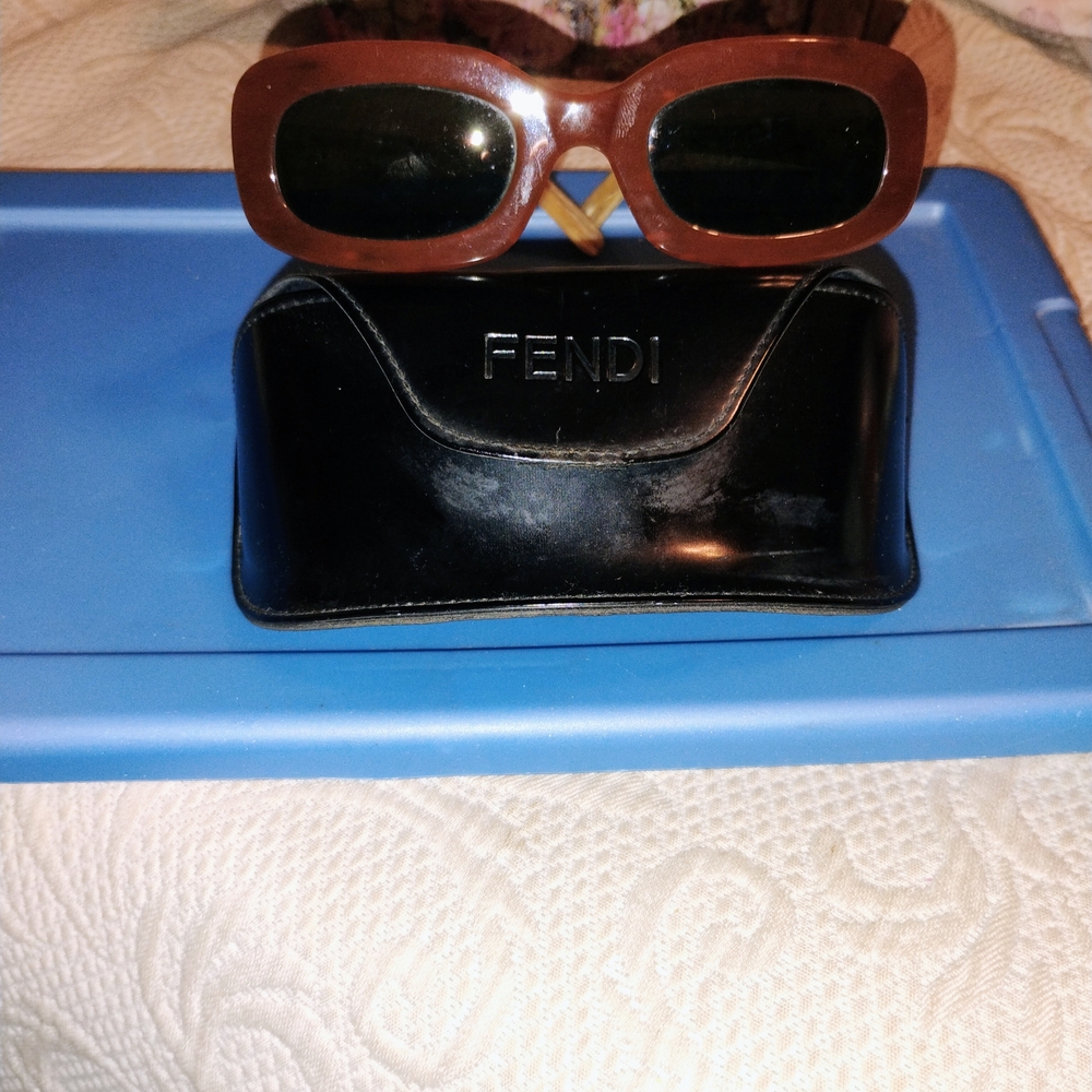 Vintage Fendi Cognac/Brown Sunglasses 😎